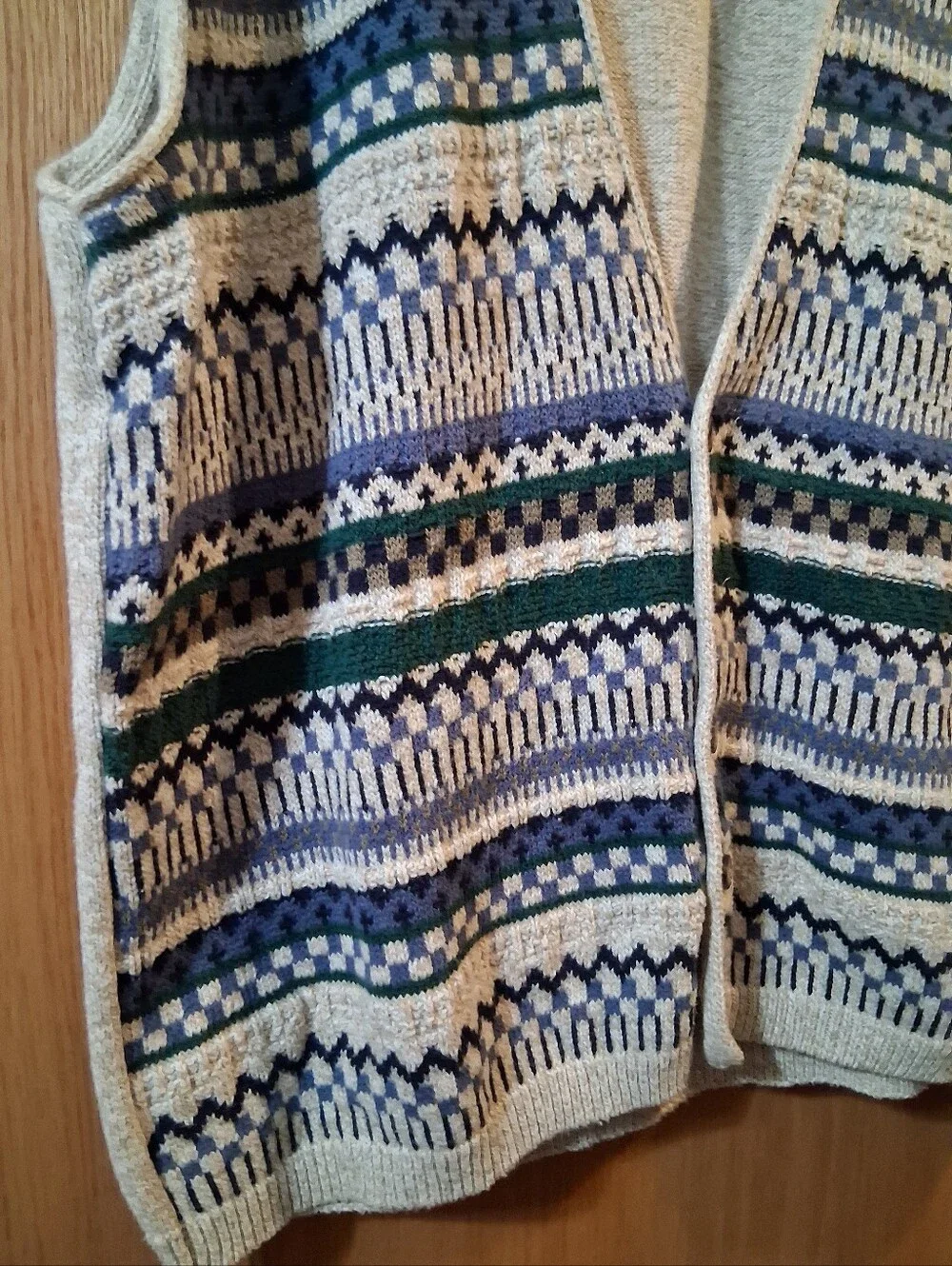 vintage Lake Harmony U.S.A. knit sleeveless sweater vest. heavy, textured knit